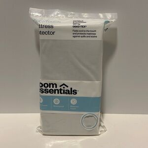 Room Essentials Cool Touch Queen Mattress Protector Waterproof Nylon/Polyester